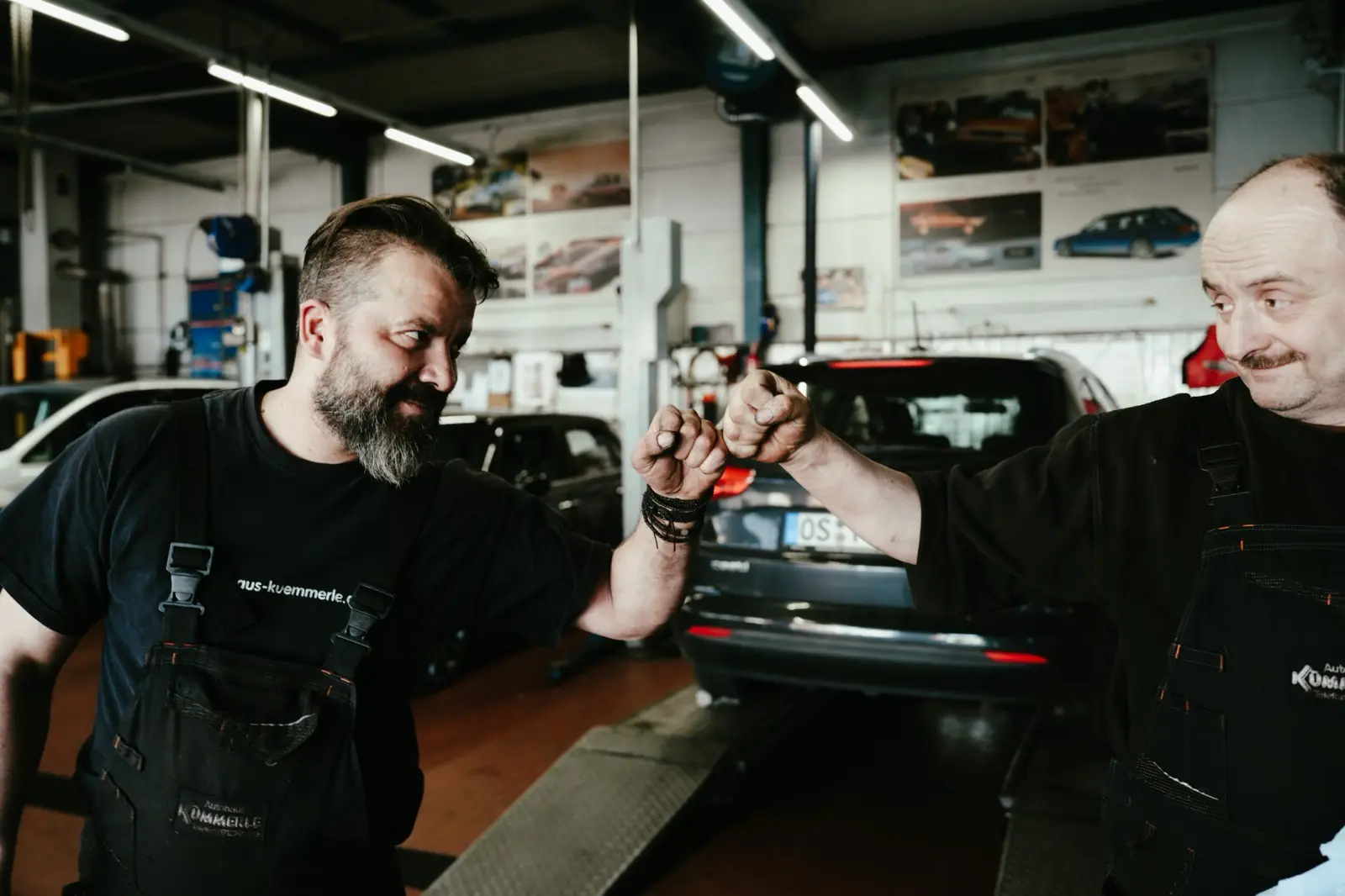 Das Team von Autohaus Kümmerle in der Werkstatt in Altenriet